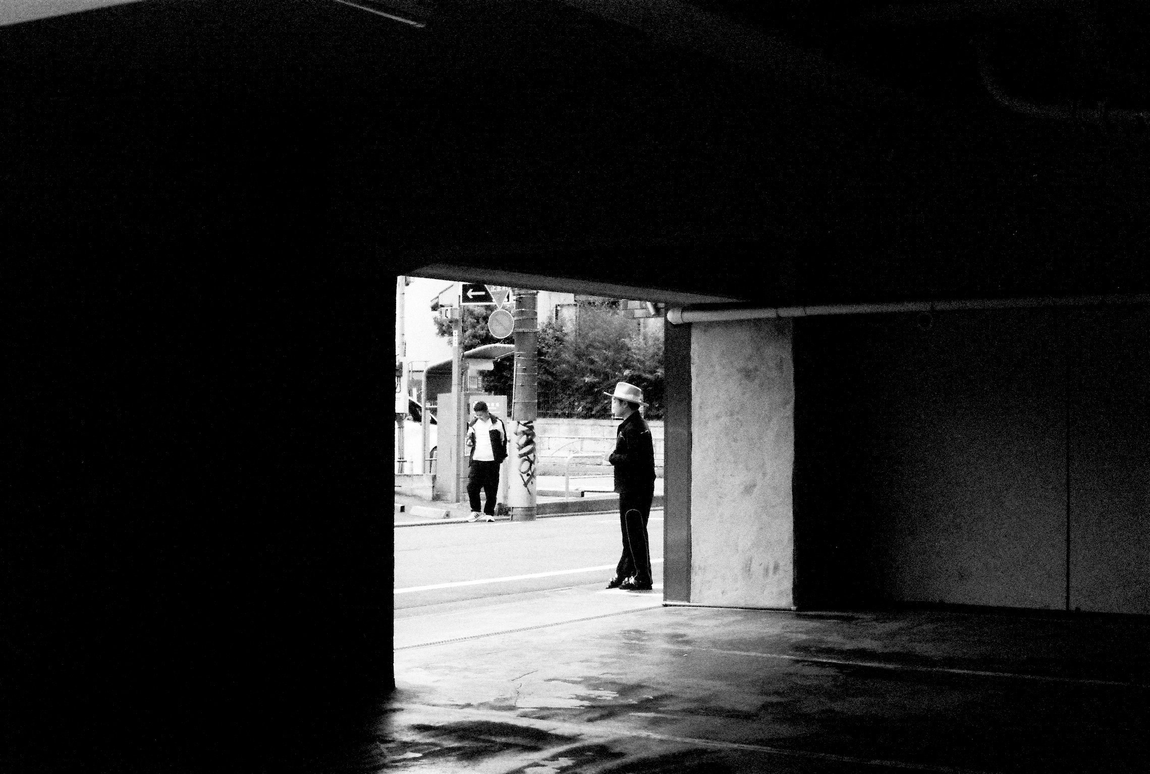 Waiting (Pentax LX, 50mm f/1.4)