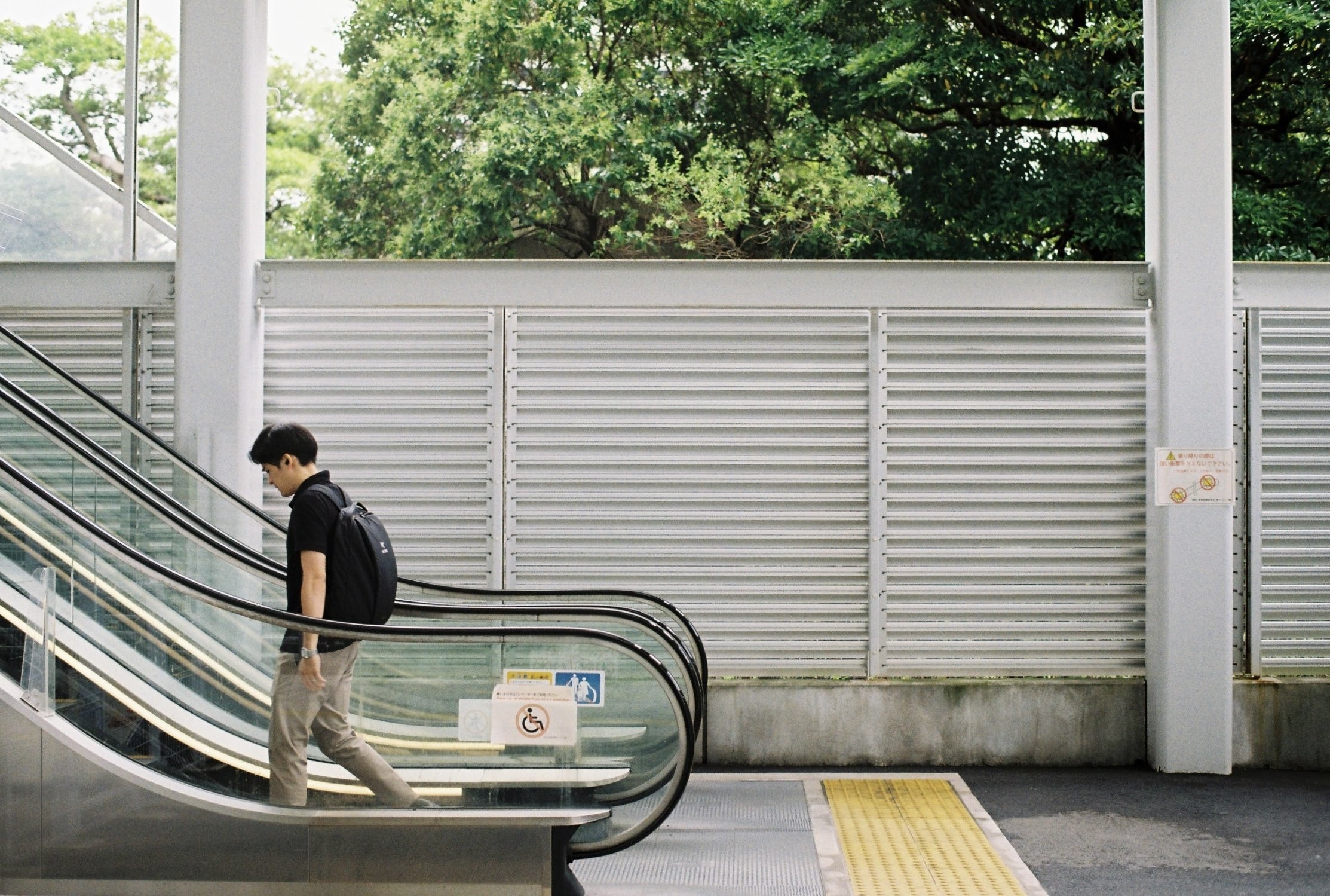 Commute (Pentax LX, 50mm f/1.4)